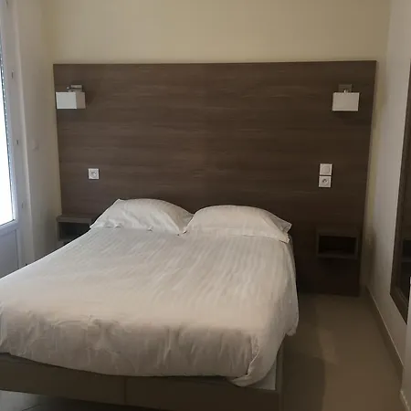 Le Logis Dauphinois Hotell Roussillon (Isere)