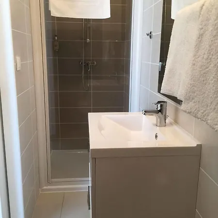Le Logis Dauphinois 2* Roussillon (Isere)
