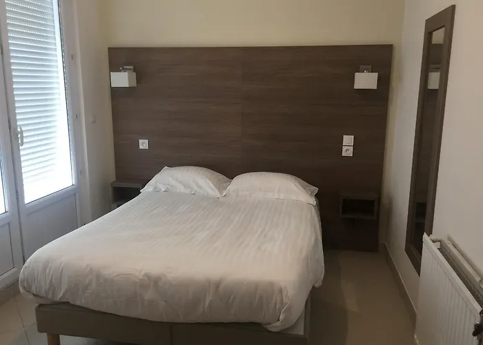 Le Logis Dauphinois Hotel Roussillon (Isere)