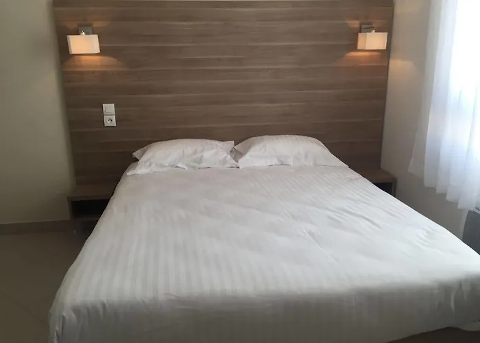 Le Logis Dauphinois Hotel Roussillon (Isere)