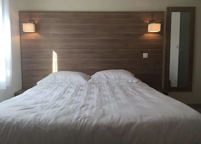 Hotel Le Logis Dauphinois Roussillon (Isere)